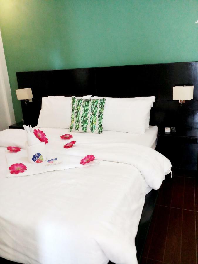 Casa Almarenzo Bed&Breakfast Bolinao Esterno foto