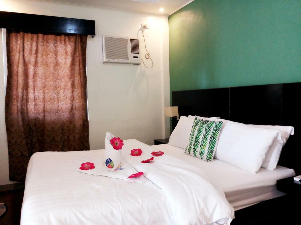 Casa Almarenzo Bed&Breakfast Bolinao Esterno foto