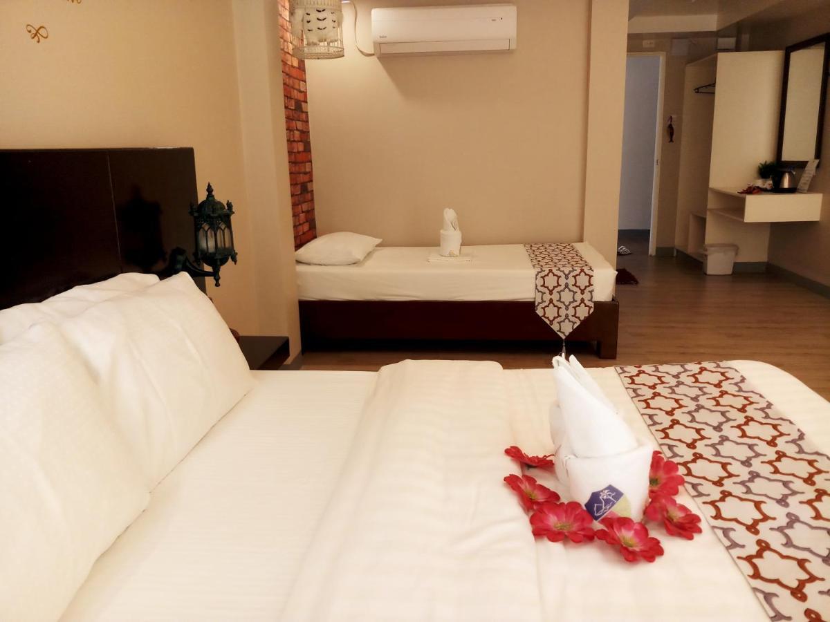 Casa Almarenzo Bed&Breakfast Bolinao Esterno foto